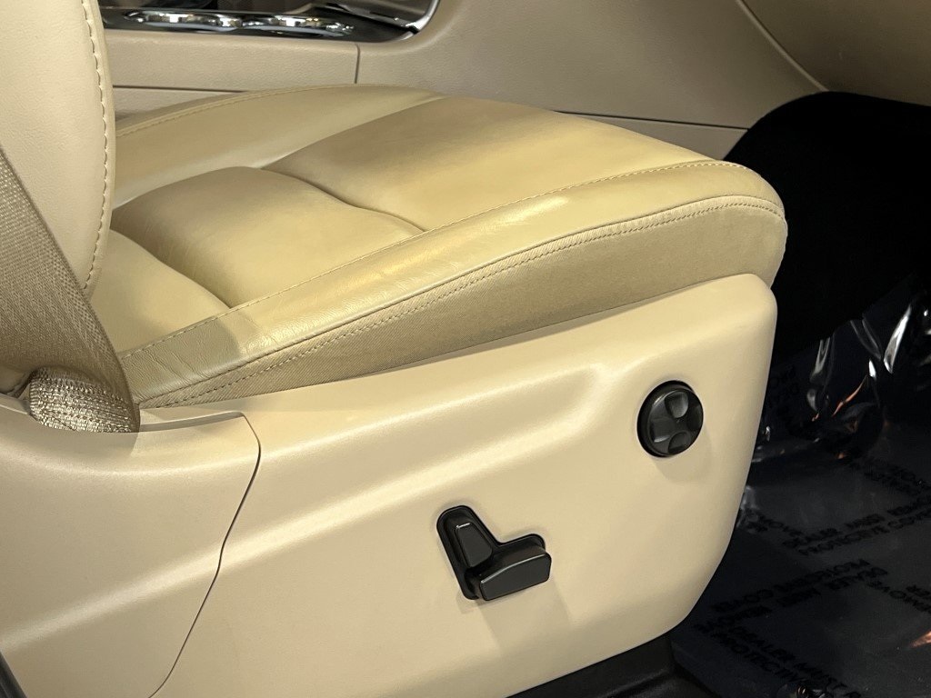 Vehicle image 13 of 40
