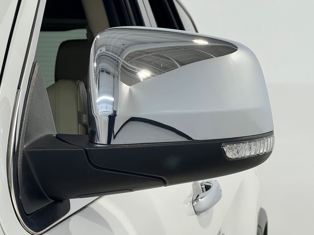 Vehicle image 37 of 40
