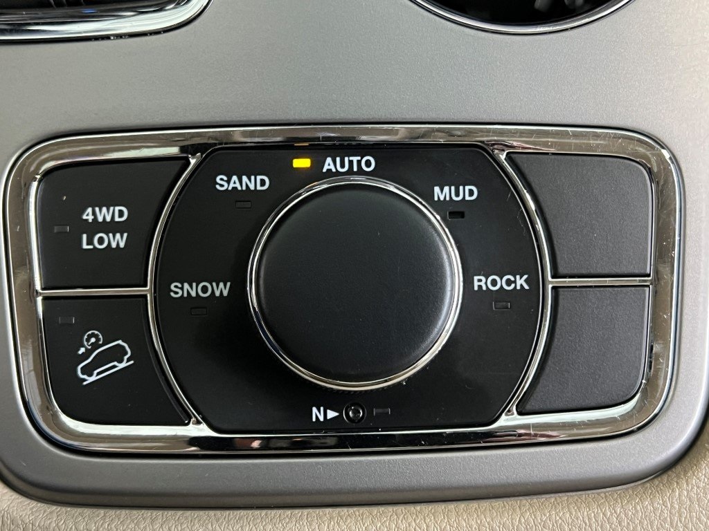 Vehicle image 33 of 40
