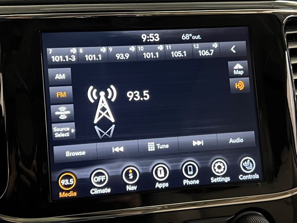 Vehicle image 29 of 40
