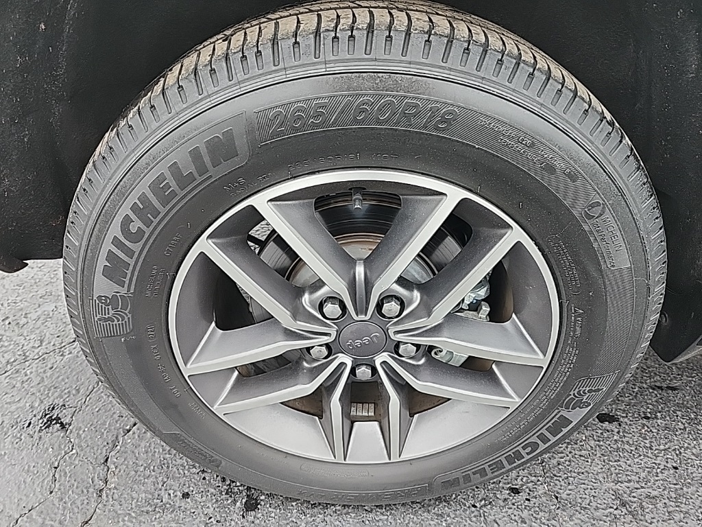 Vehicle image 11 of 37