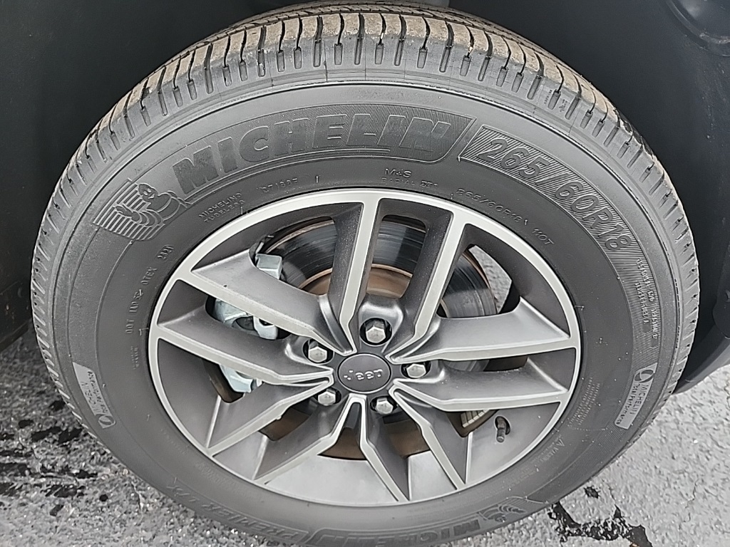 Vehicle image 10 of 37