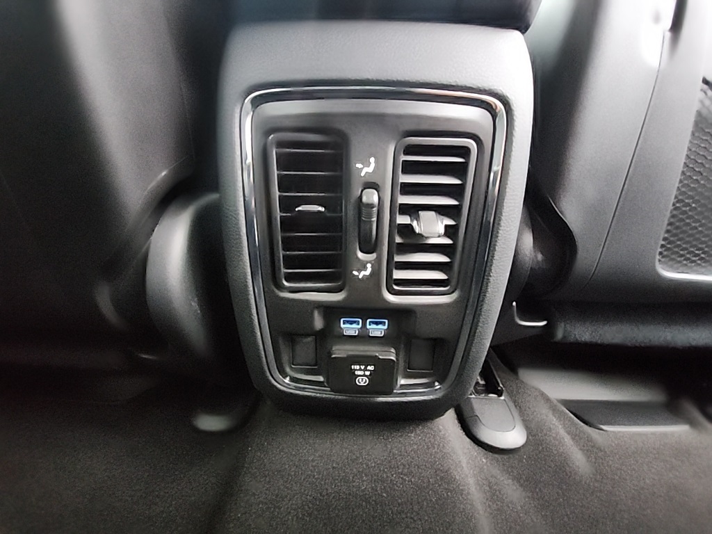 Vehicle image 21 of 37