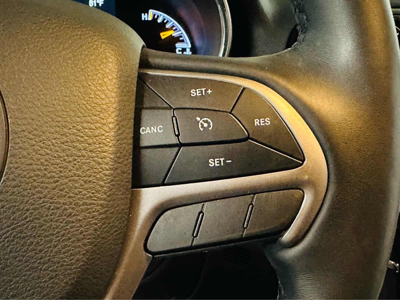 Vehicle image 15 of 29