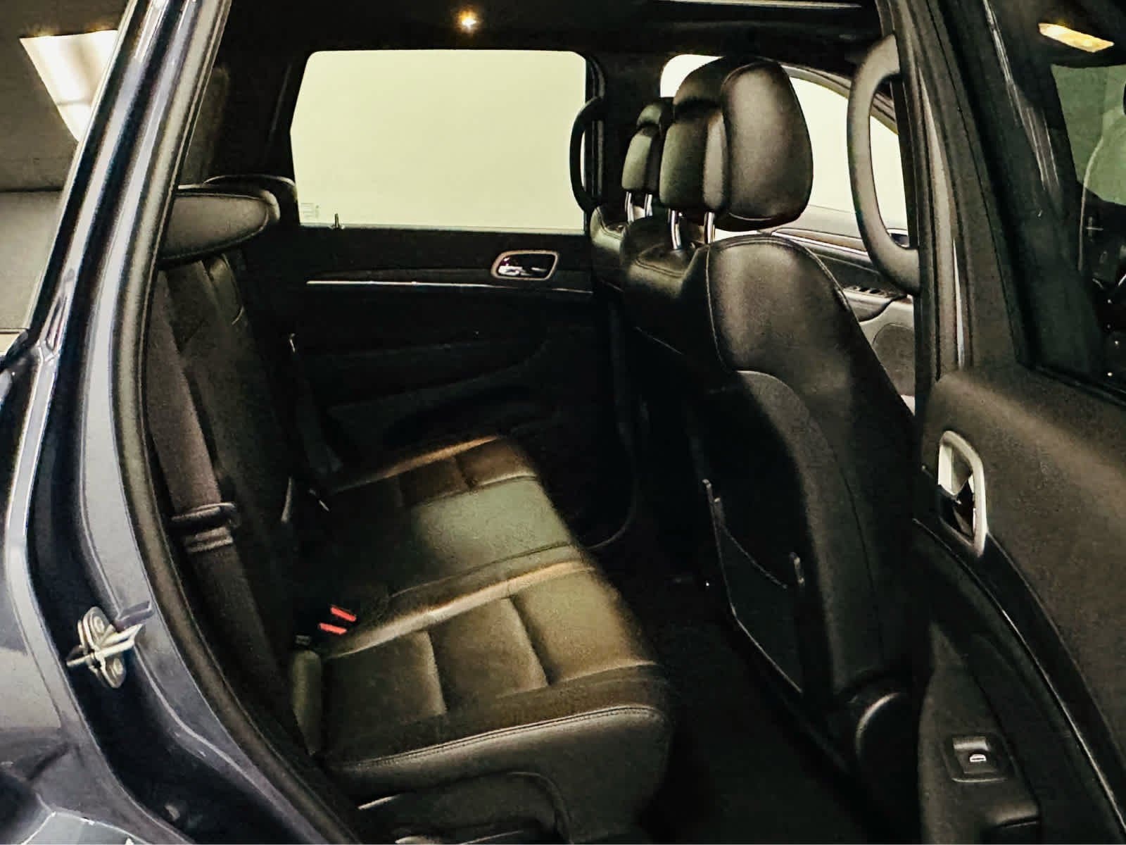 Vehicle image 23 of 29