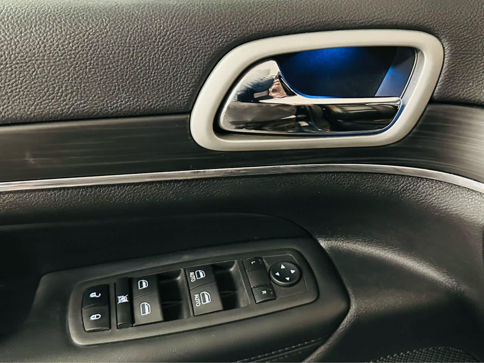 Vehicle image 20 of 29