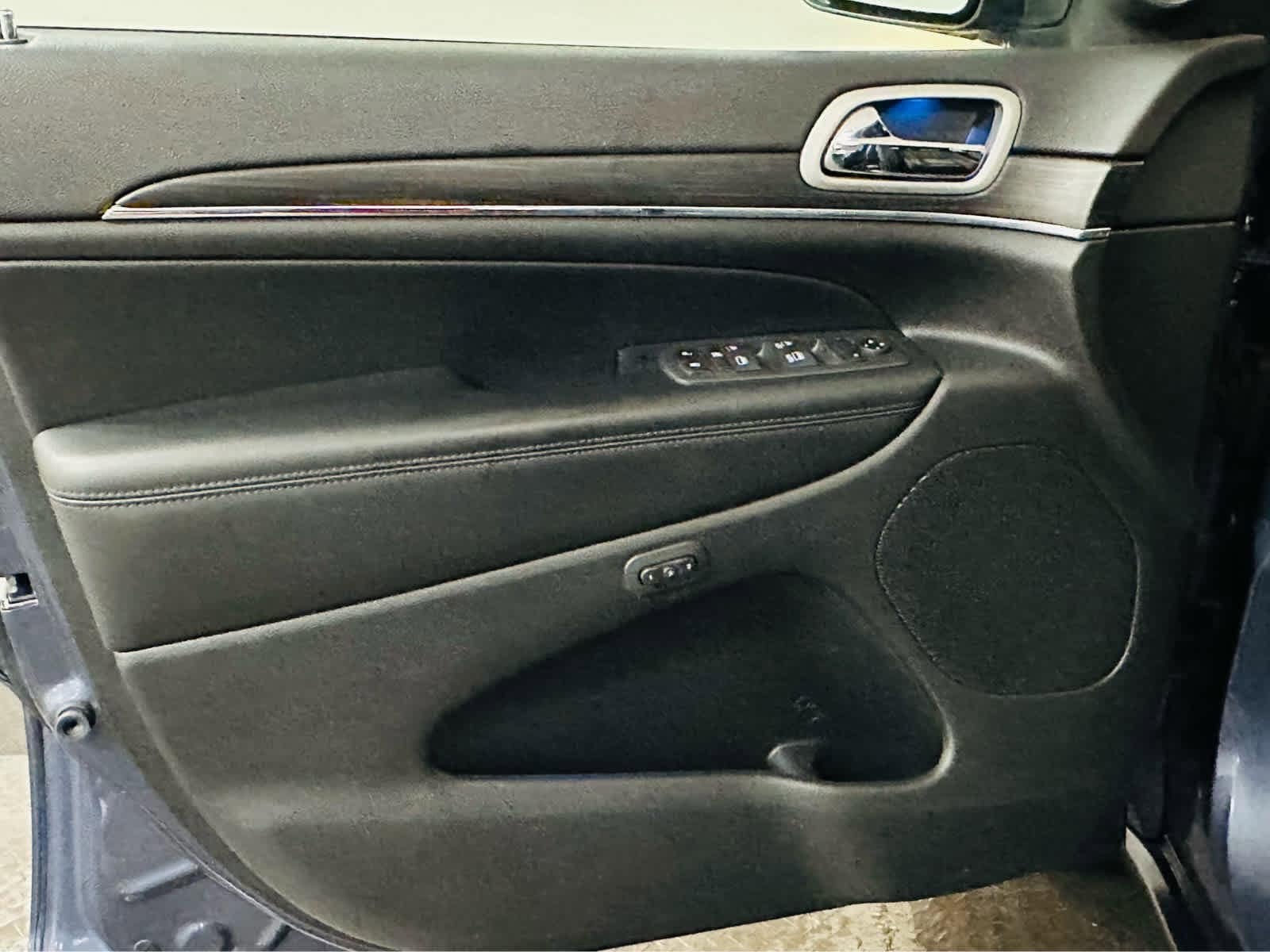 Vehicle image 25 of 29