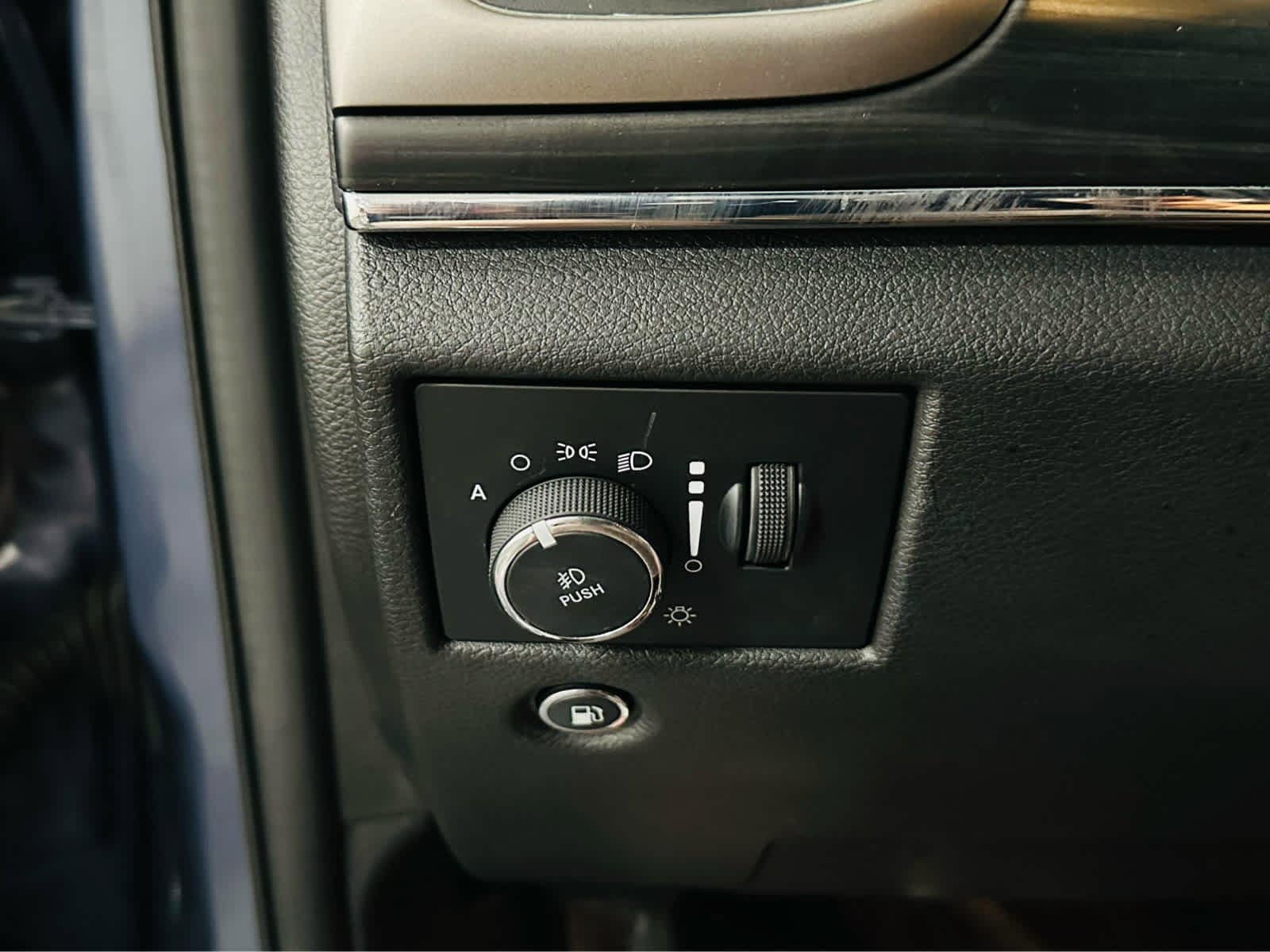 Vehicle image 12 of 29