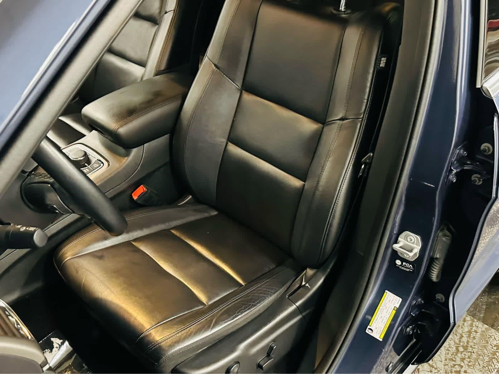 Vehicle image 21 of 29