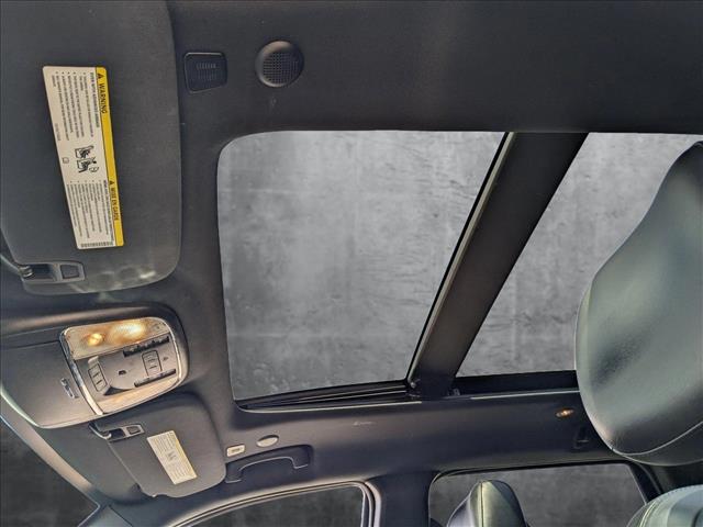 Vehicle image 17 of 28