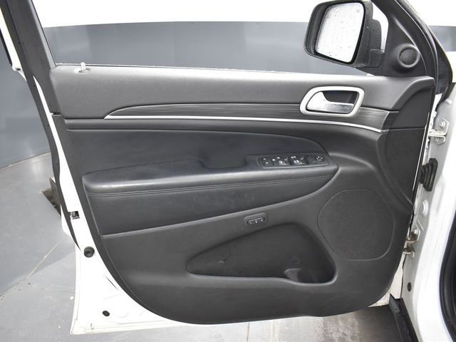 Vehicle image 32 of 51