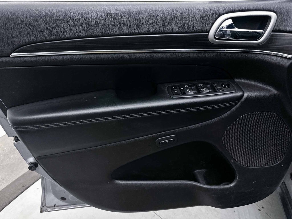 Vehicle image 17 of 37