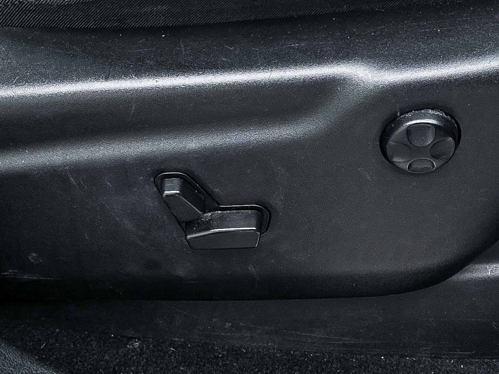 Vehicle image 32 of 37