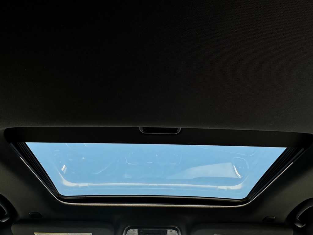 Vehicle image 16 of 18
