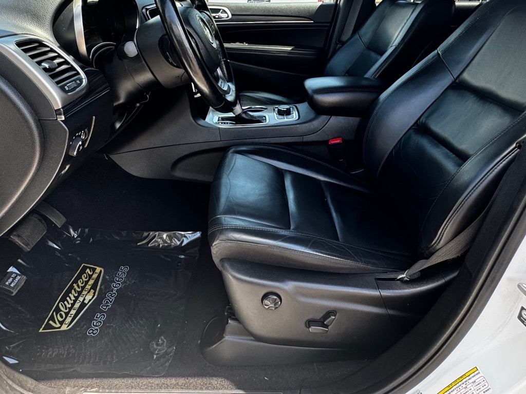Vehicle image 10 of 18