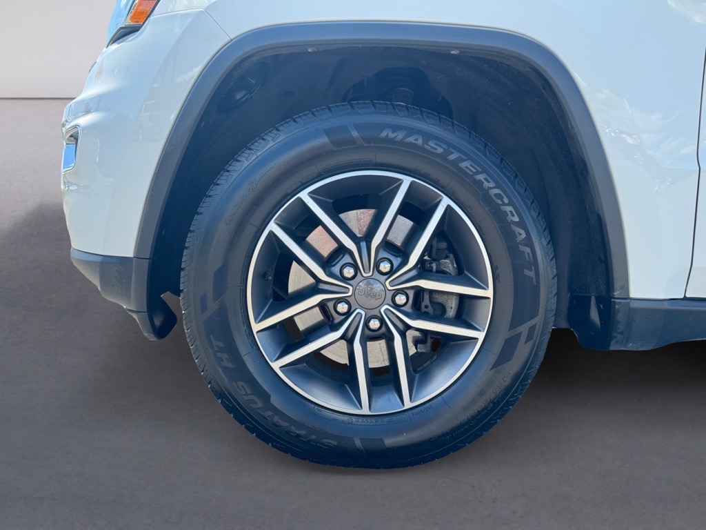 Vehicle image 9 of 18