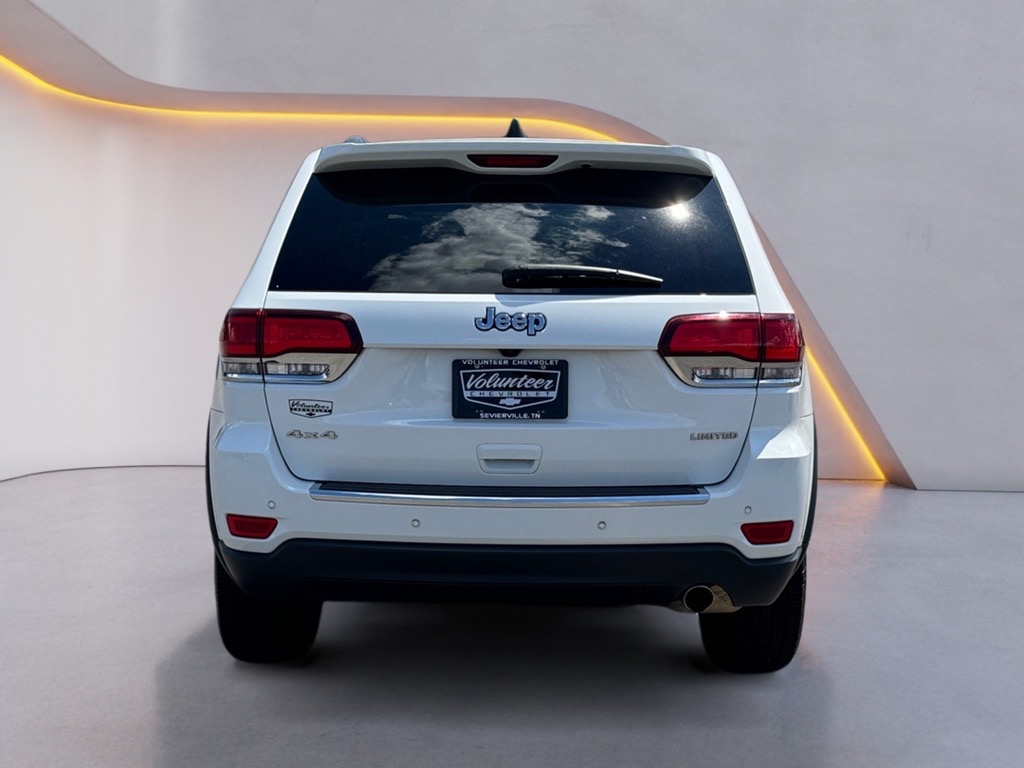 Vehicle image 6 of 18
