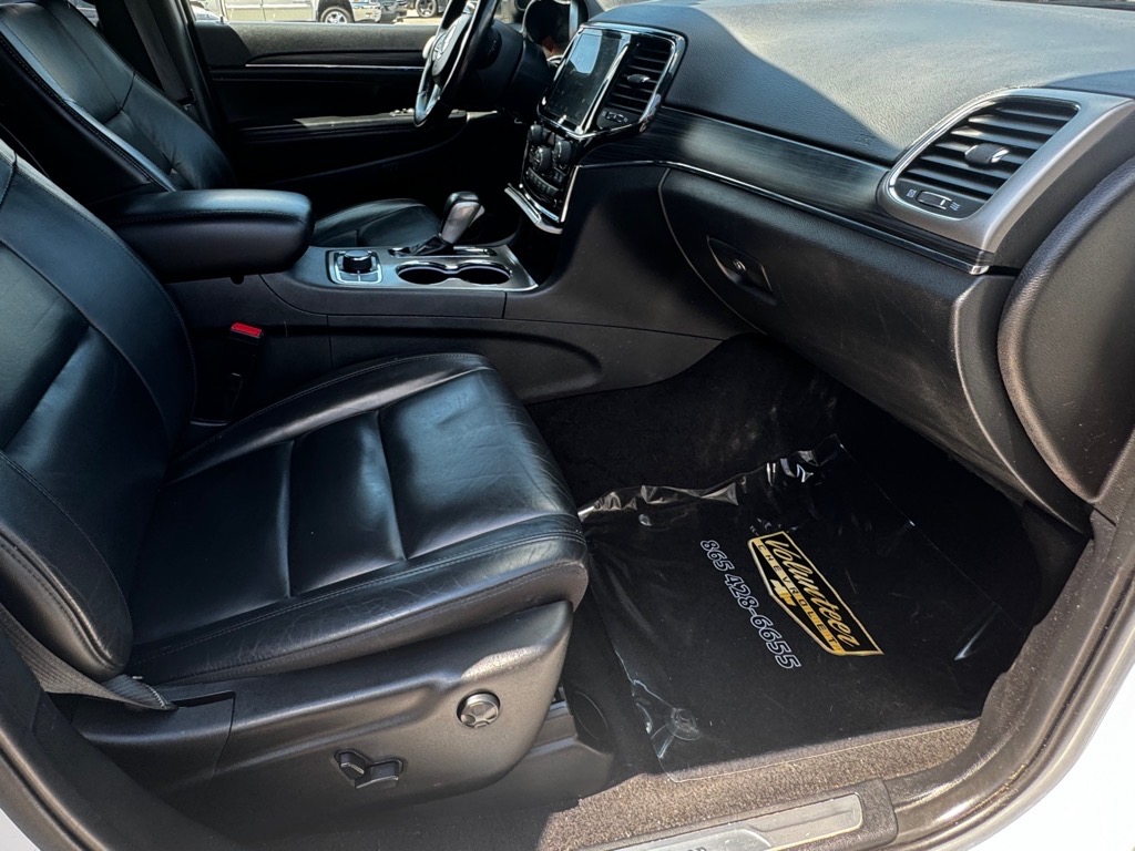 Vehicle image 13 of 18