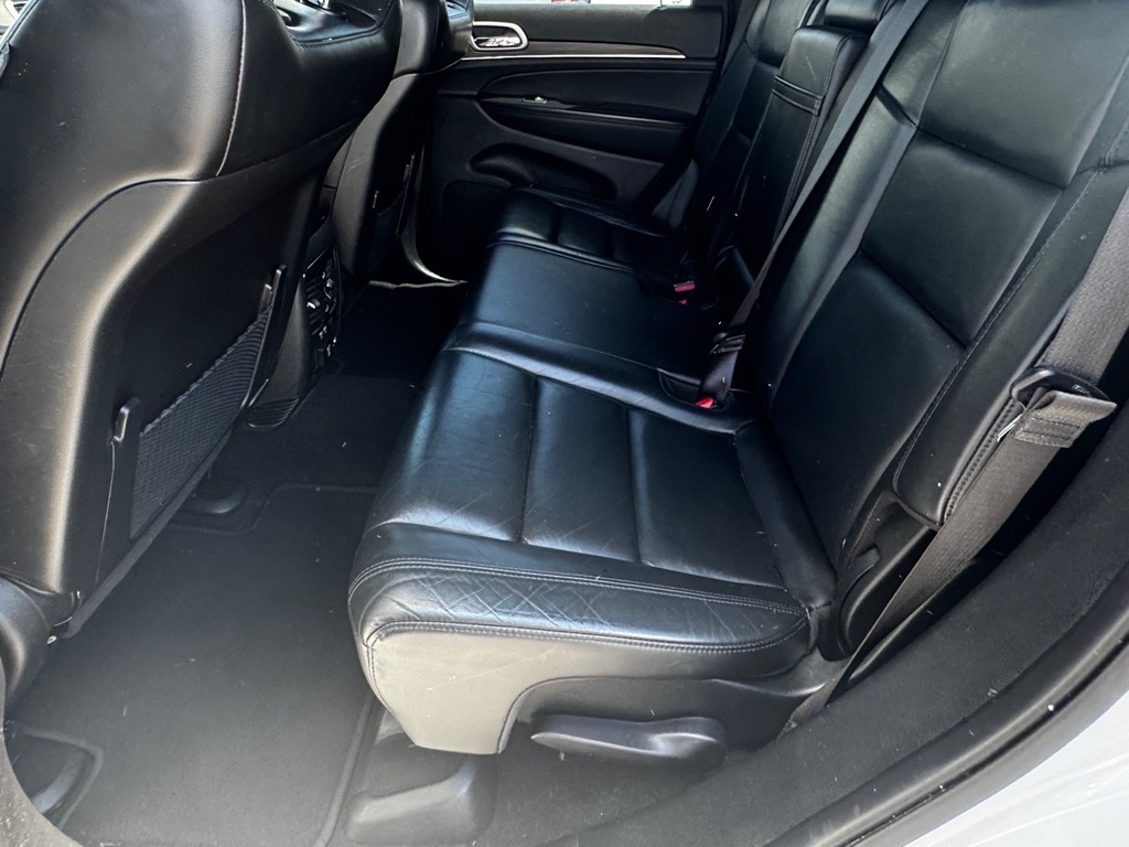 Vehicle image 11 of 18