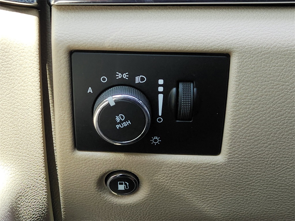 Vehicle image 15 of 33