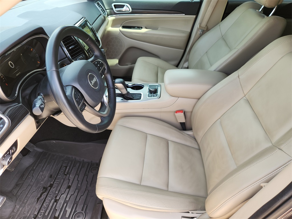 Vehicle image 24 of 33