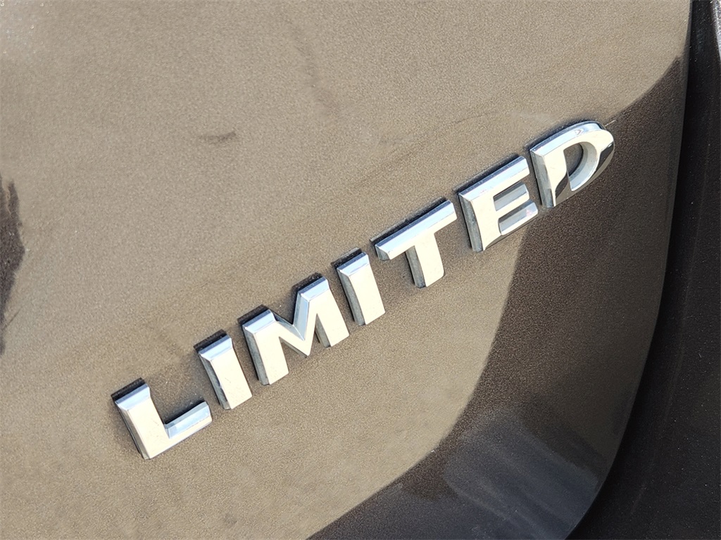 Vehicle image 23 of 33