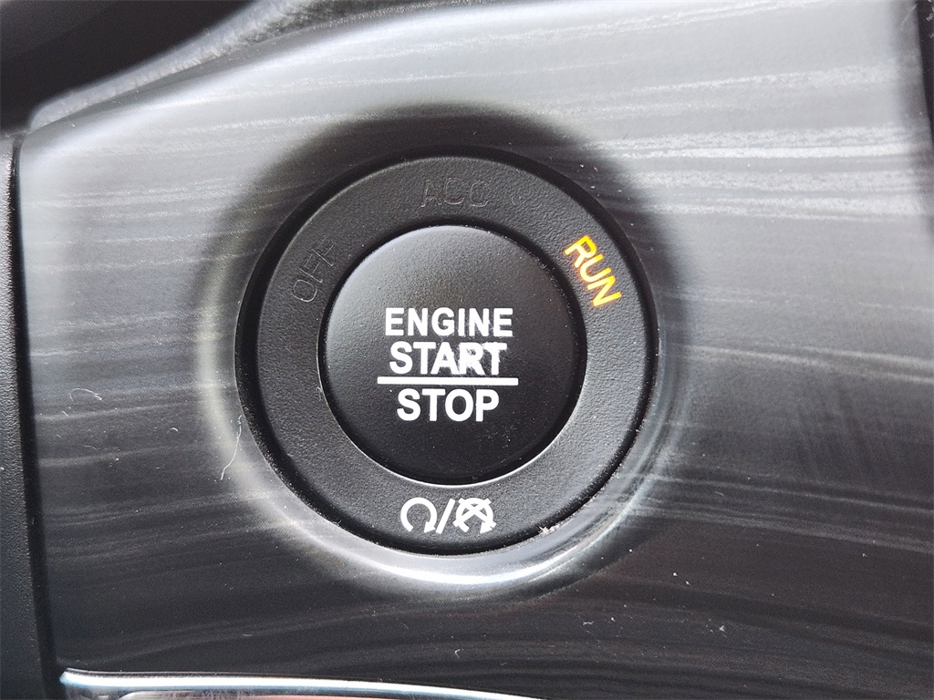 Vehicle image 13 of 33
