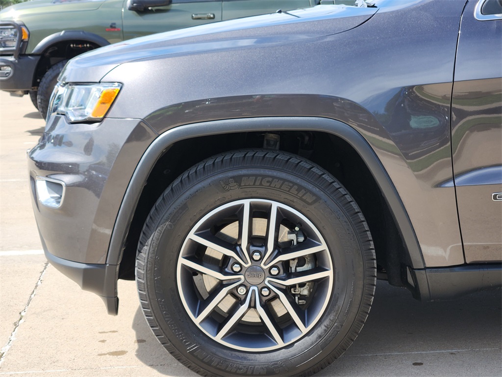 Vehicle image 19 of 33