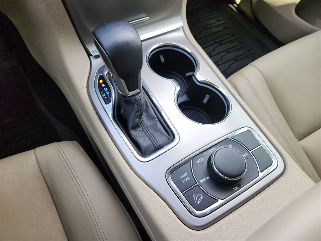 Vehicle image 14 of 33
