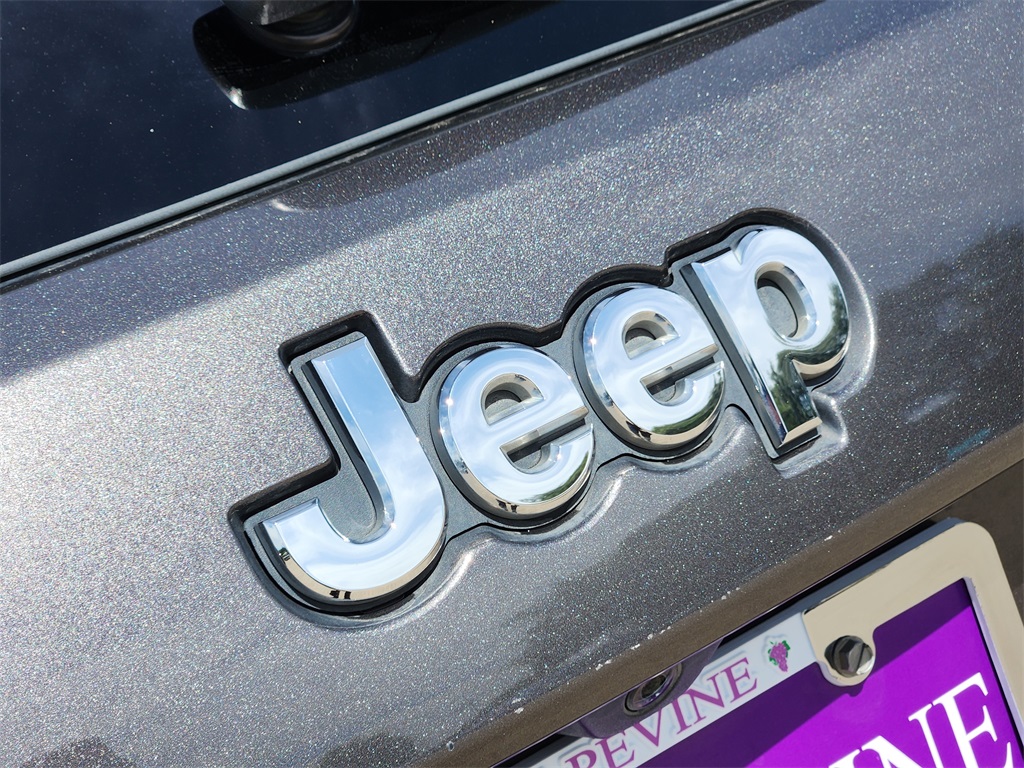 Vehicle image 22 of 33