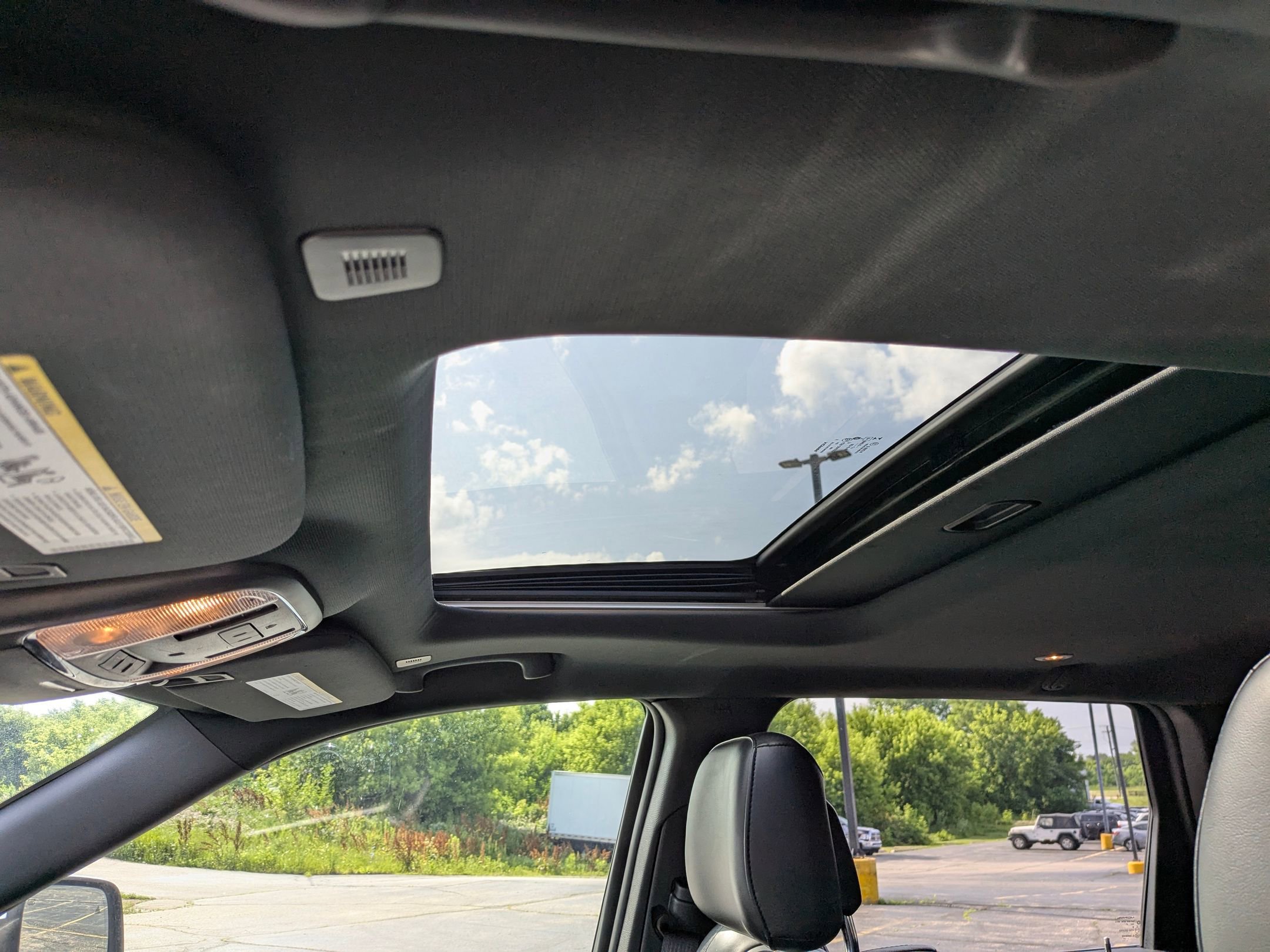 Vehicle image 27 of 31