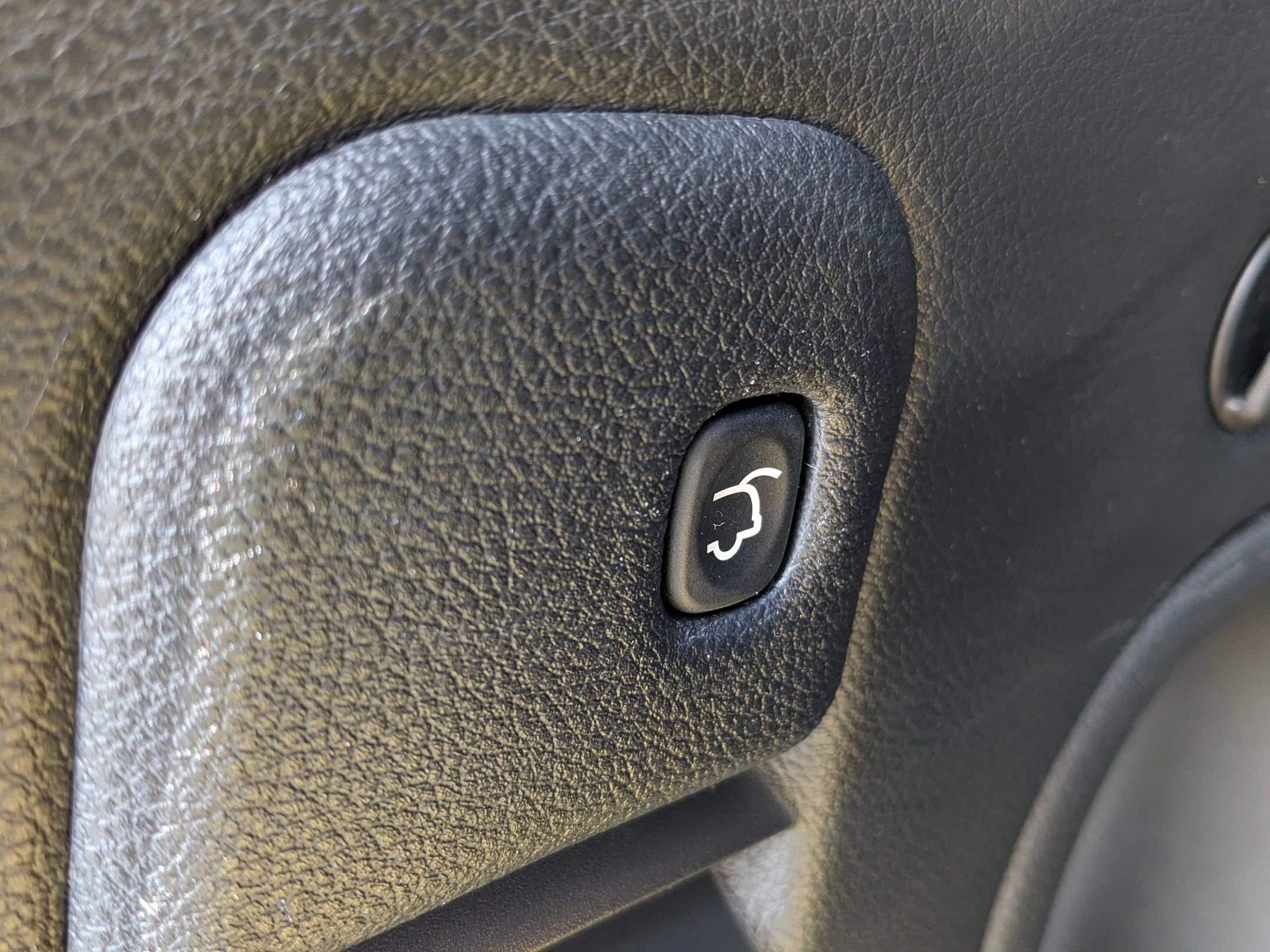 Vehicle image 26 of 31
