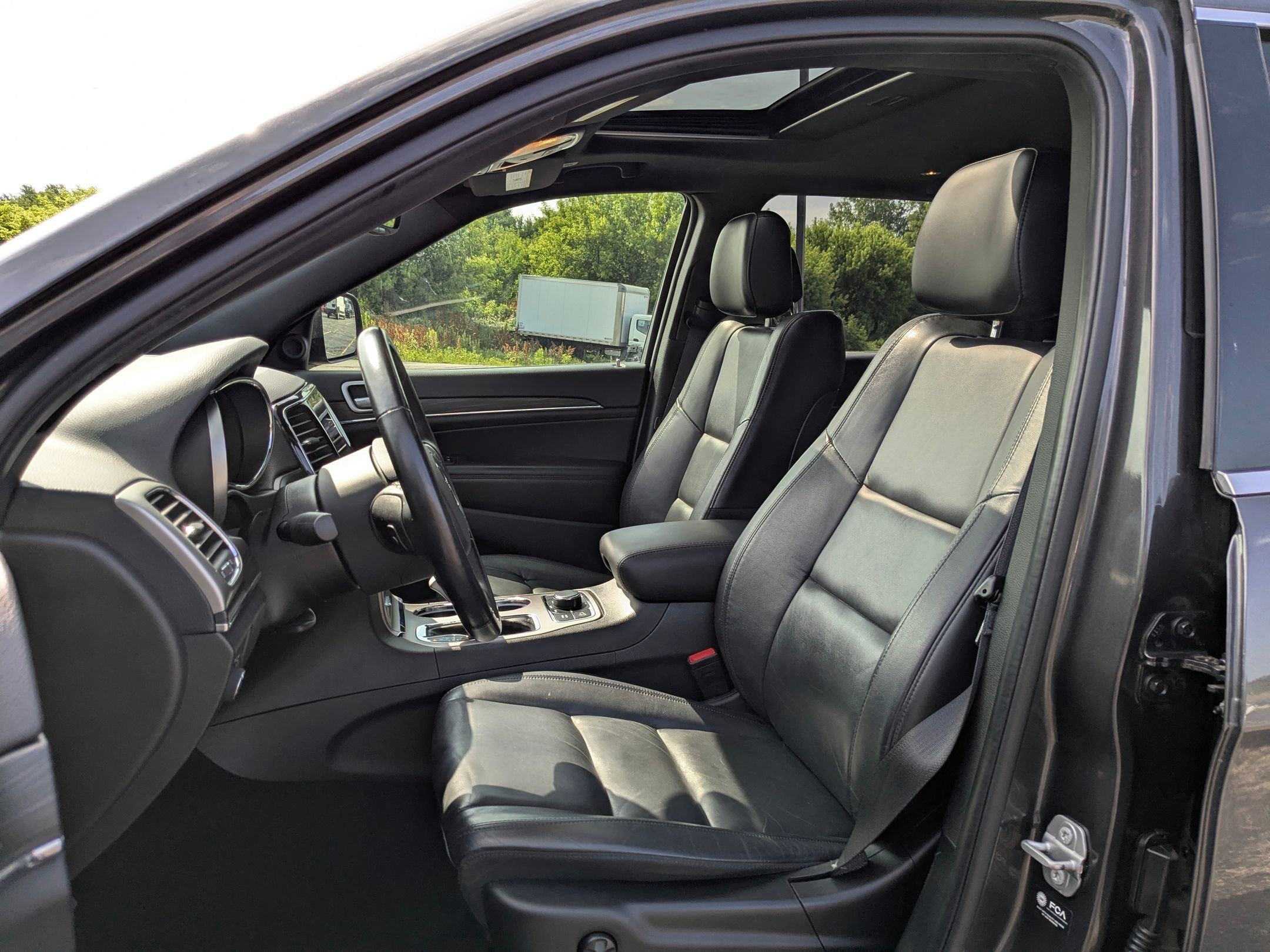 Vehicle image 13 of 31