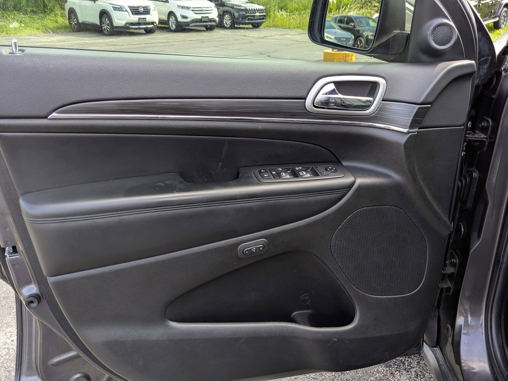 Vehicle image 23 of 31