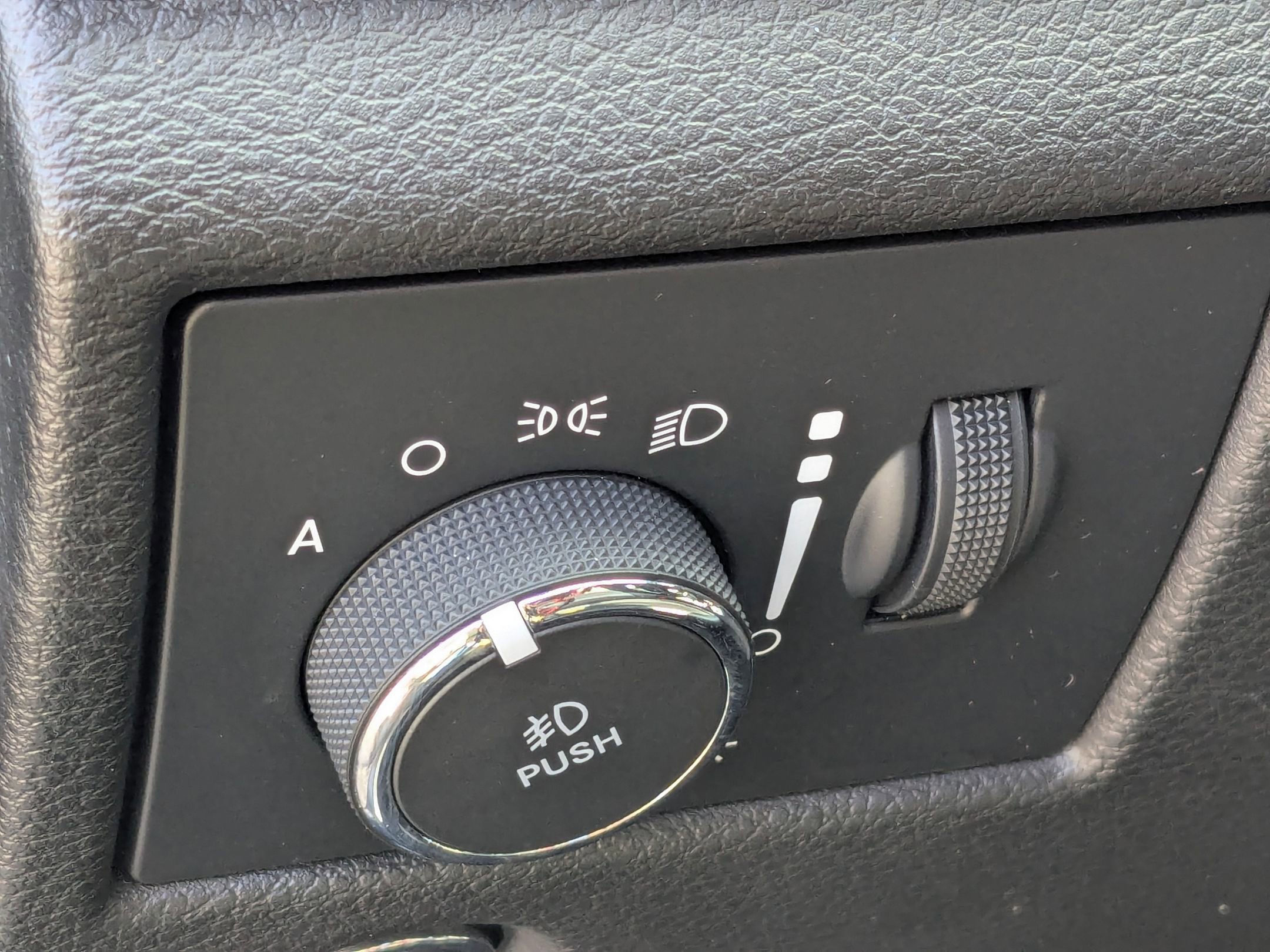 Vehicle image 25 of 31