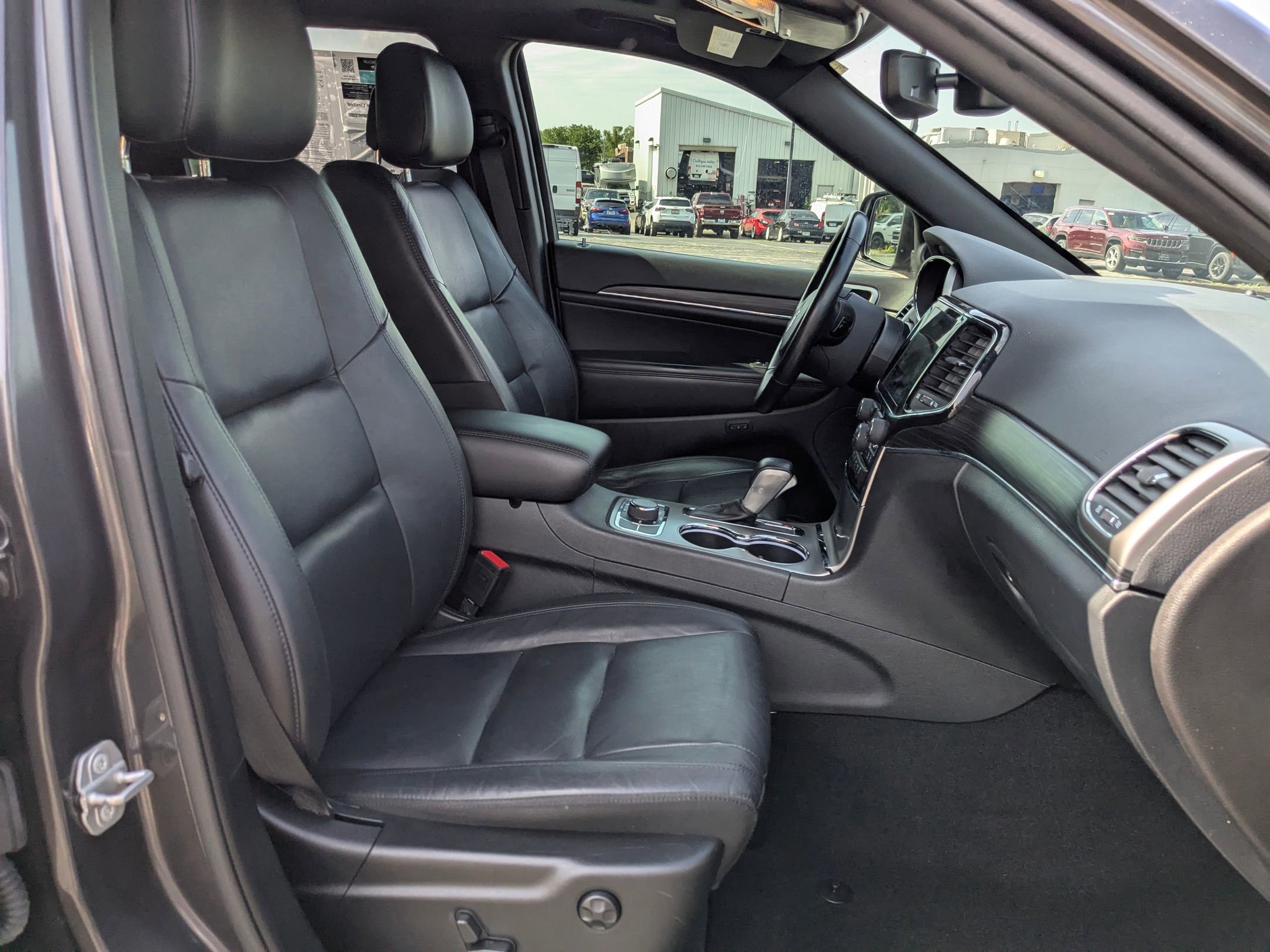 Vehicle image 12 of 31