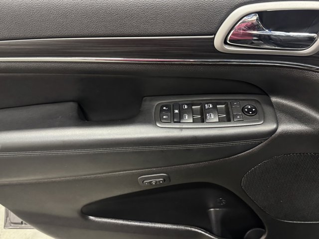 Vehicle image 19 of 31