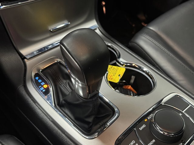 Vehicle image 27 of 31