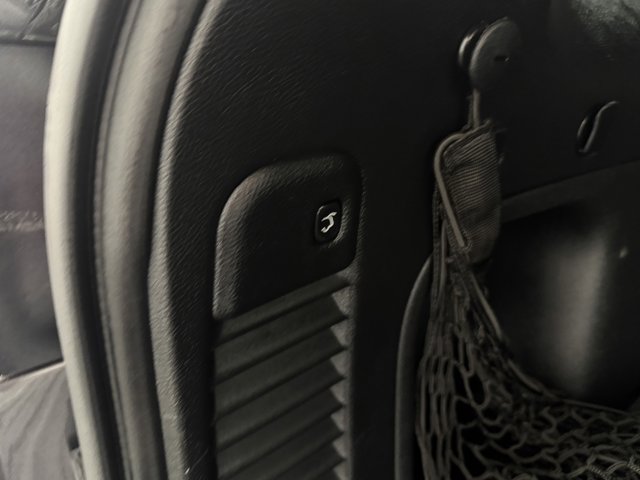 Vehicle image 14 of 31