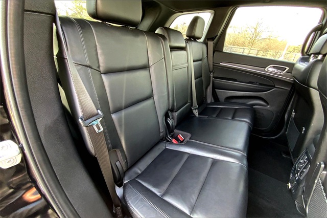 Vehicle image 27 of 34