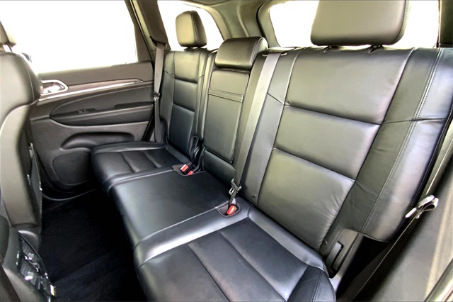 Vehicle image 26 of 34
