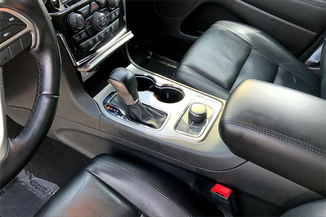 Vehicle image 17 of 34