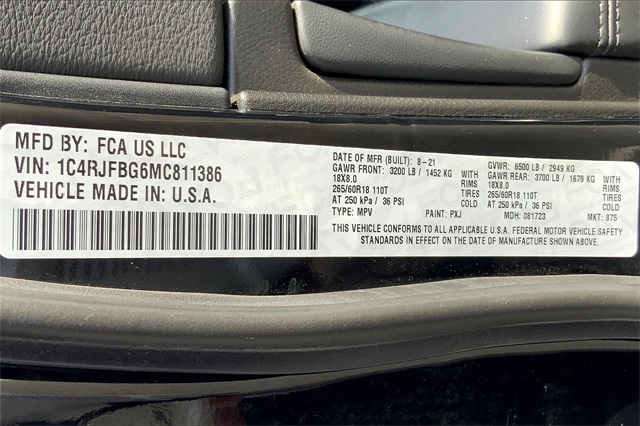 Vehicle image 33 of 34