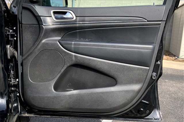 Vehicle image 24 of 34