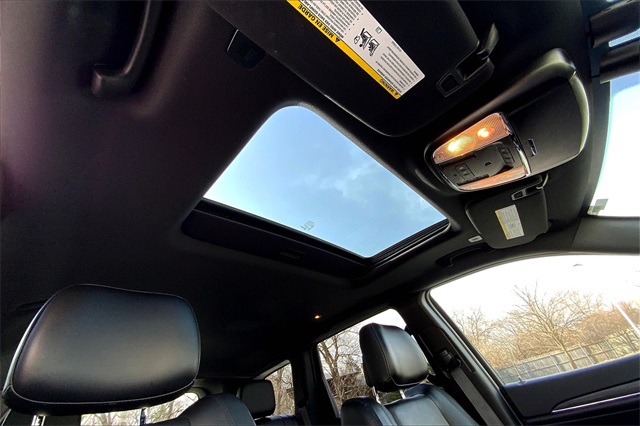 Vehicle image 22 of 34