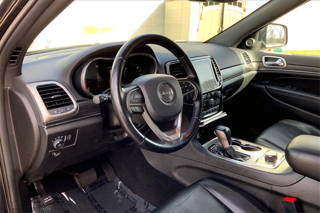 Vehicle image 14 of 34