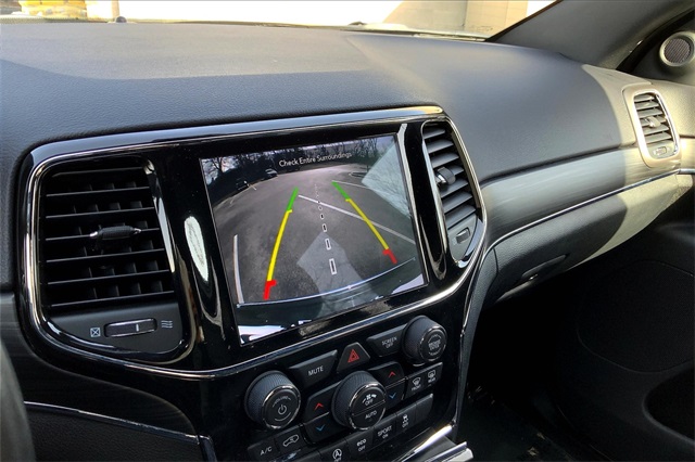 Vehicle image 21 of 34