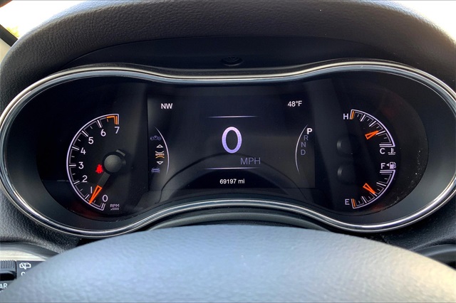 Vehicle image 20 of 34