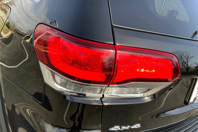 Vehicle image 29 of 34