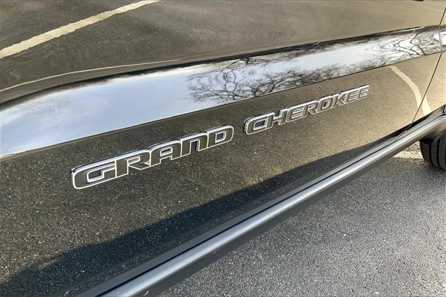 Vehicle image 31 of 34